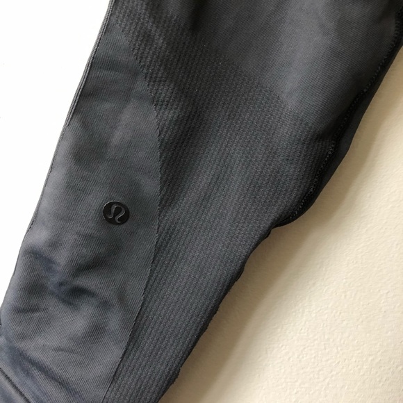 Zone in crop lululemon - dark slate grey - Picture 5 of 8